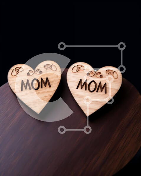 Intra Συλλεκτικό Ξύλινο Παζλ Plywood  4mm - Πλάκες «μαμάς» σε σχήμα καρδιάς σε ξύλινο τραπέζι με λουλούδια Σε Ξύλινο Κουτί - Διαστάσεις: 10x10 cm – 25 κομμάτια
