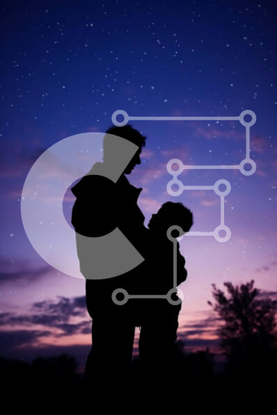 Intra Συλλεκτικό Ξύλινο Παζλ Plywood  4mm - Σιλουέτα ενός άνδρα και ενός παιδιού κάτω από τον έναστρο ουρανό Σε Ξύλινο Κουτί - Διαστάσεις Puzzle: 10x10 cm – 25 κομμάτια