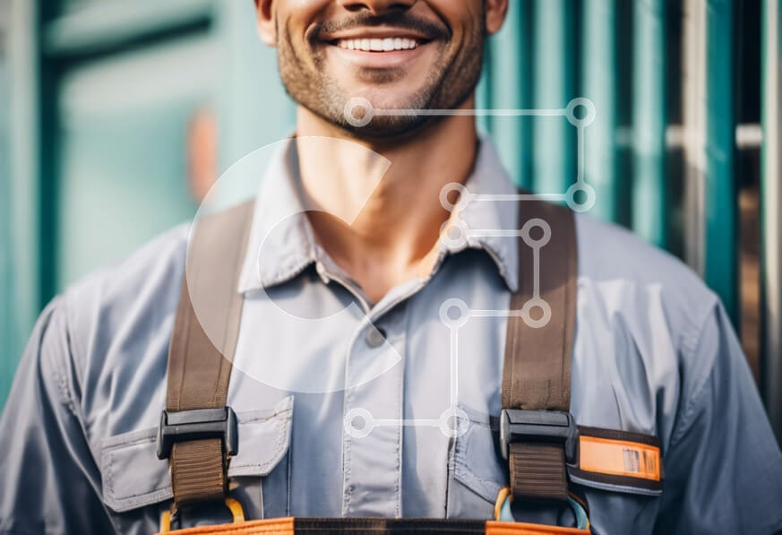 Intra Συλλεκτικό Ξύλινο Παζλ Plywood  4mm - Χαμογελαστός άνδρας που φορά πορτοκαλί γιλέκο και φόρμες μπροστά από τον μπλε μεταλλικό φράχτη Σε Ξύλινο Κουτί - Διαστάσεις Puzzle: 10x10 cm – 25 κομμάτια