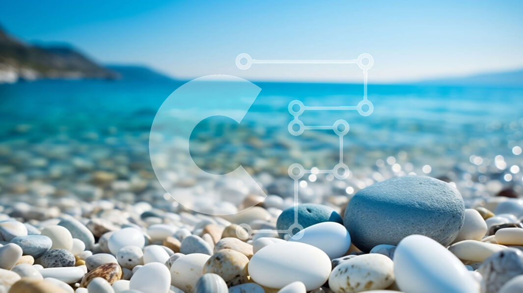 Intra Συλλεκτικό Ξύλινο Παζλ Plywood  4mm - Ειρηνική εικόνα μιας παραλίας με λευκά βότσαλα και γαλάζια νερά Σε Ξύλινο Κουτί - Διαστάσεις: 10x10 cm – 25 κομμάτια