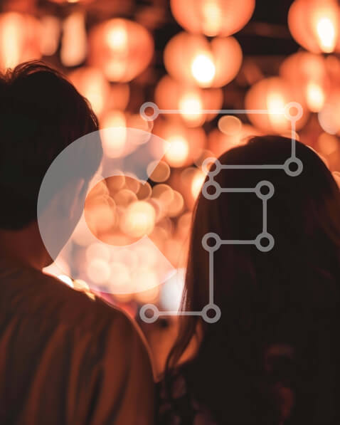 Intra Συλλεκτικό Ξύλινο Παζλ Plywood  4mm - Ρομαντικό ζευγάρι σε φωτισμένο χώρο Σε Ξύλινο Κουτί - Διαστάσεις Puzzle: 10x10 cm – 25 κομμάτια