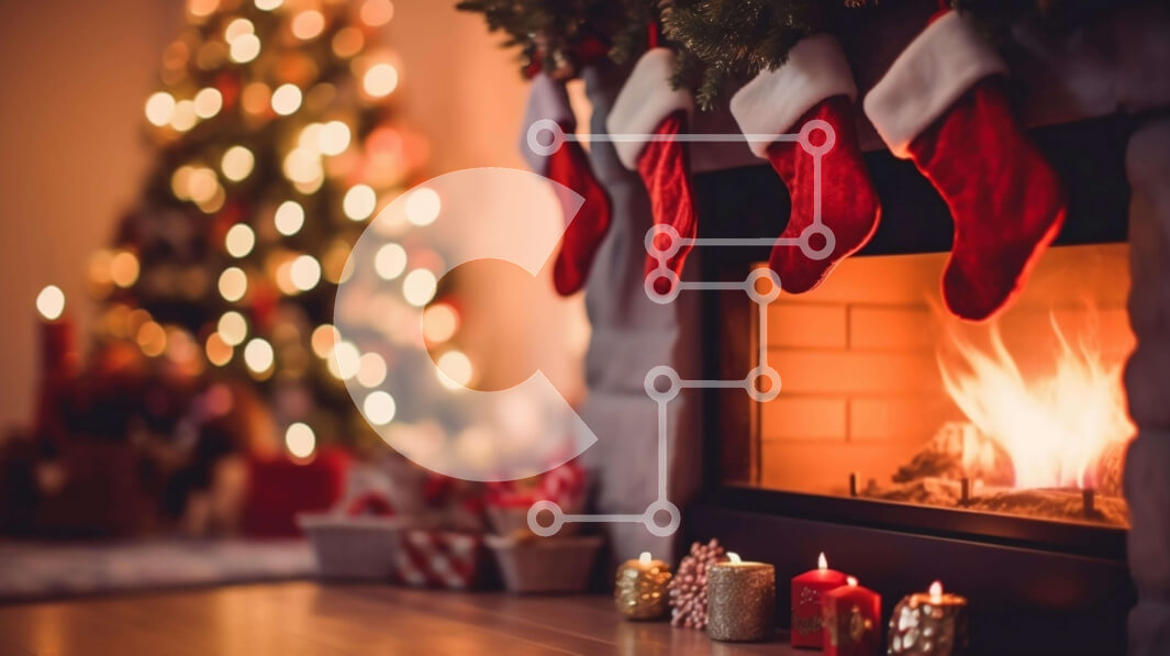 Intra Συλλεκτικό Ξύλινο Παζλ Plywood  4mm - Χριστουγεννιάτικο τζάκι με κάλτσες και κεριά Σε Ξύλινο Κουτί - Διαστάσεις: 10x10 cm – 25 κομμάτια