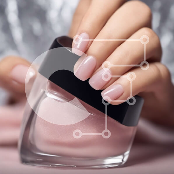 Σετ των 2 Intra Συλλεκτικό Ξύλινο Παζλ Plywood  4mm - Γυναικείο χέρι που κρατά διαφανές γυάλινο μπουκάλι βερνίκι νυχιών Σε Ξύλινο Κουτί - Διαστάσεις: 10x10 cm – 25 κομμάτια