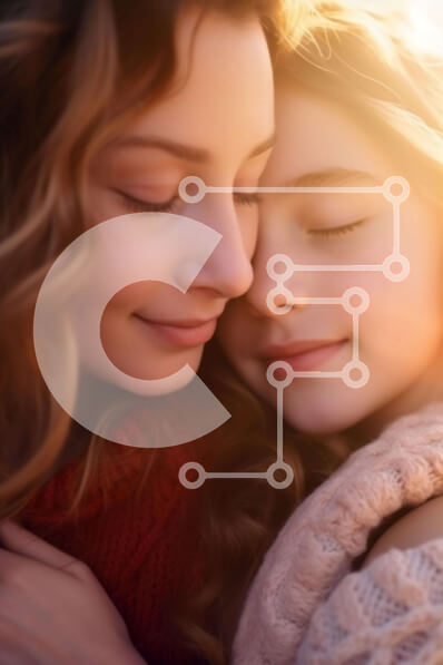 Intra Συλλεκτικό Ξύλινο Παζλ Plywood  4mm - Μητέρα και κόρη αγκαλιάζονται στη ζεστασιά του ήλιου Σε Ξύλινο Κουτί - Διαστάσεις Puzzle: 10x10 cm – 25 κομμάτια