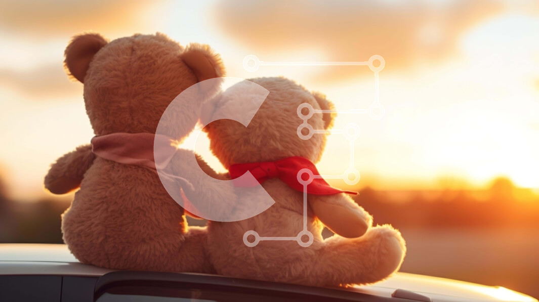 Intra Συλλεκτικό Ξύλινο Παζλ Plywood  4mm - Δύο αρκουδάκια που παρακολουθούν το ηλιοβασίλεμα από την κουκούλα αυτοκινήτου Σε Ξύλινο Κουτί - Διαστάσεις Puzzle: 10x10 cm – 25 κομμάτια