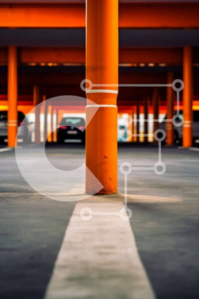 Intra Συλλεκτικό Ξύλινο Παζλ Plywood  4mm - Εικόνα ενός γκαράζ στάθμευσης με πορτοκαλί στήλες και λευκές γραμμές Σε Ξύλινο Κουτί - Διαστάσεις Puzzle: 10x10 cm – 25 κομμάτια