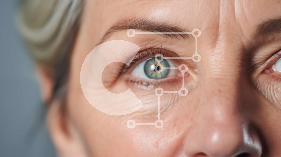 Intra Συλλεκτικό Ξύλινο Παζλ Plywood  4mm - Κοντινό πλάνο των ηλικιωμένων ματιών σε μπλε Σε Ξύλινο Κουτί - Διαστάσεις Puzzle: 10x10 cm – 25 κομμάτια