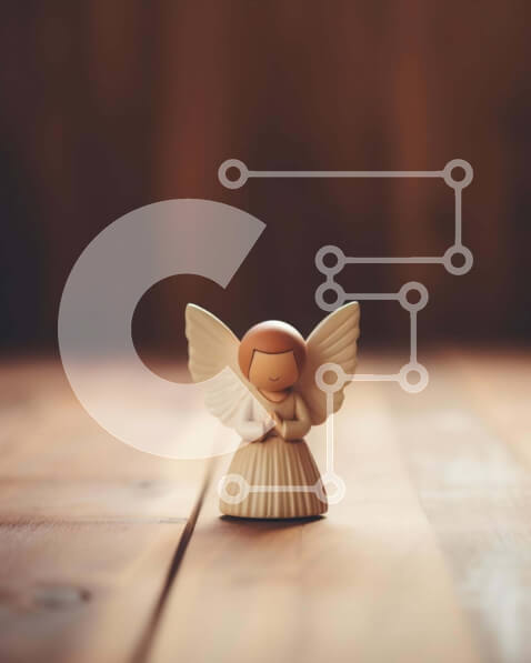 Intra Συλλεκτικό Ξύλινο Παζλ Plywood  4mm - Ξύλινο ειδώλιο αγγέλου στο παλιό τραπέζι Σε Ξύλινο Κουτί - Διαστάσεις: 10x10 cm – 25 κομμάτια