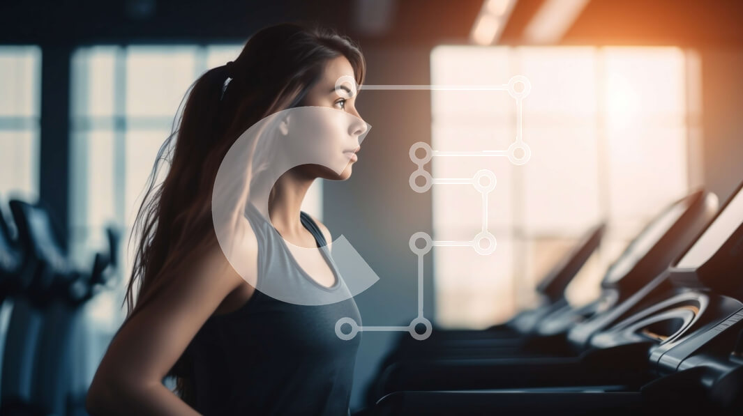 Intra Συλλεκτικό Ξύλινο Παζλ Plywood  4mm - Αποφασισμένη γυναίκα που προπονείται στον διάδρομο στο αμυδρά φωτισμένο γυμναστήριο Σε Ξύλινο Κουτί - Διαστάσεις Puzzle: 10x10 cm – 25 κομμάτια