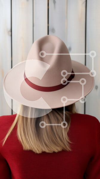 Intra Συλλεκτικό Ξύλινο Παζλ Plywood  4mm - Γυναίκα με μπεζ καπέλο και κόκκινη μπάντα Σε Ξύλινο Κουτί - Διαστάσεις Puzzle: 10x10 cm – 25 κομμάτια