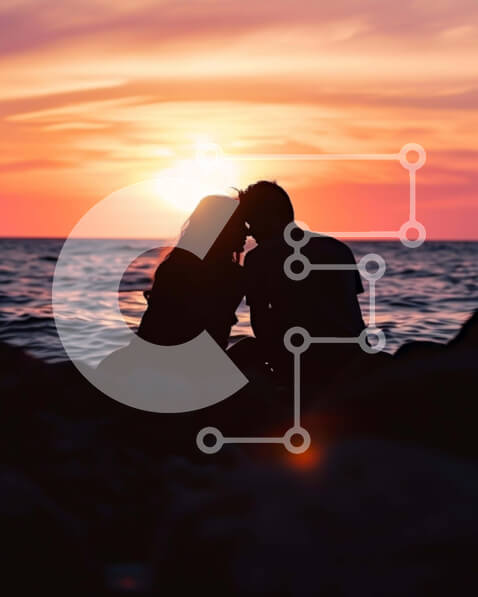 Intra Συλλεκτικό Ξύλινο Παζλ Plywood  4mm - Ζευγάρι που απολαμβάνει το ηλιοβασίλεμα δίπλα στον ωκεανό Σε Ξύλινο Κουτί - Διαστάσεις: 10x10 cm – 25 κομμάτια