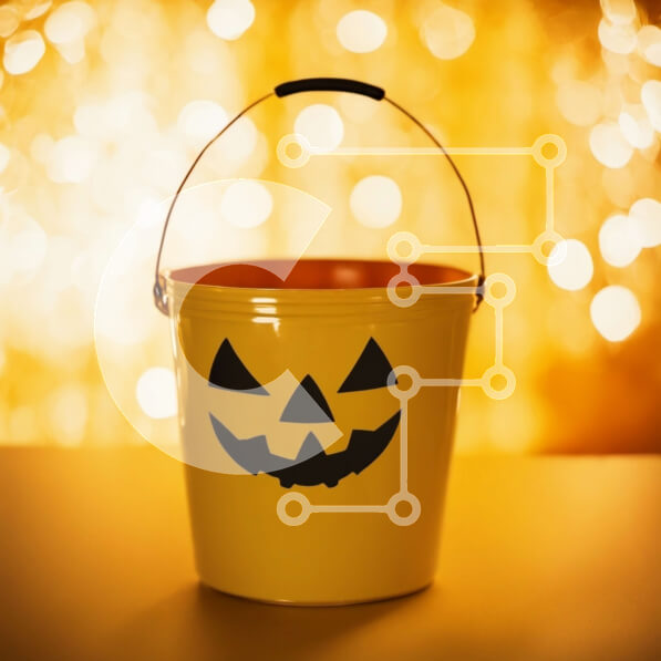 Intra Συλλεκτικό Ξύλινο Παζλ Plywood  4mm - Κίτρινος κάδος αποκριών με πρόσωπο κολοκύθας στο τραπέζι Σε Ξύλινο Κουτί - Διαστάσεις Puzzle: 10x10 cm – 25 κομμάτια