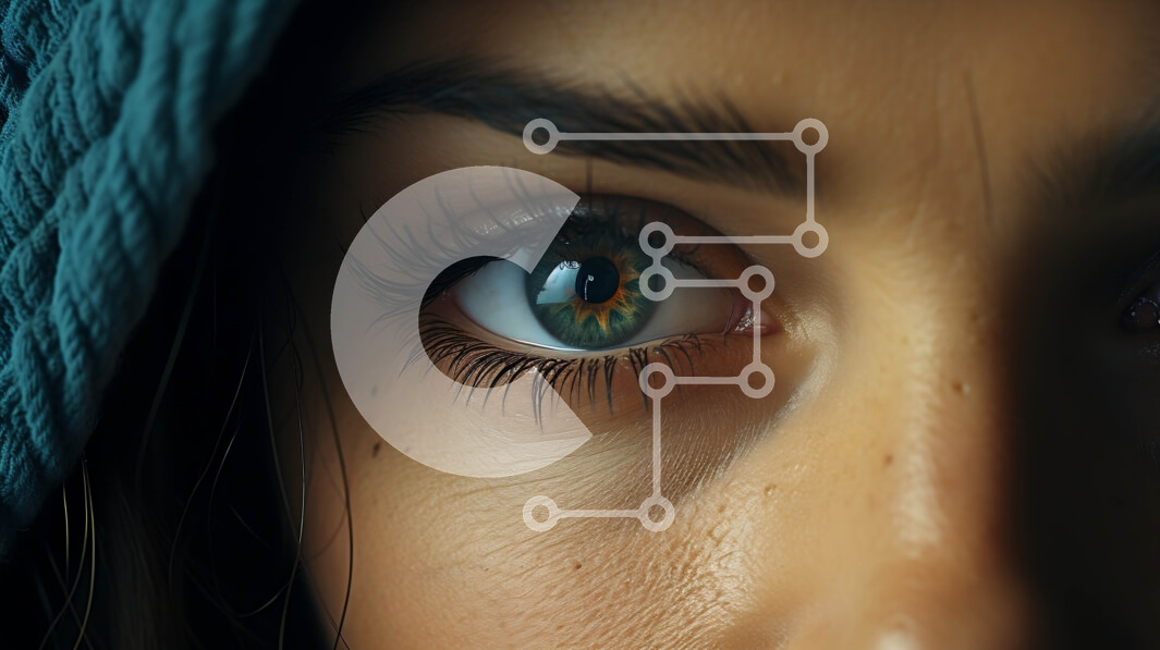 Intra Συλλεκτικό Ξύλινο Παζλ Plywood  4mm - Όμορφη εικόνα μιας γυναίκας με μακριά σγουρά μαλλιά και πράσινα μάτια Σε Ξύλινο Κουτί - Διαστάσεις Puzzle: 10x10 cm – 25 κομμάτια