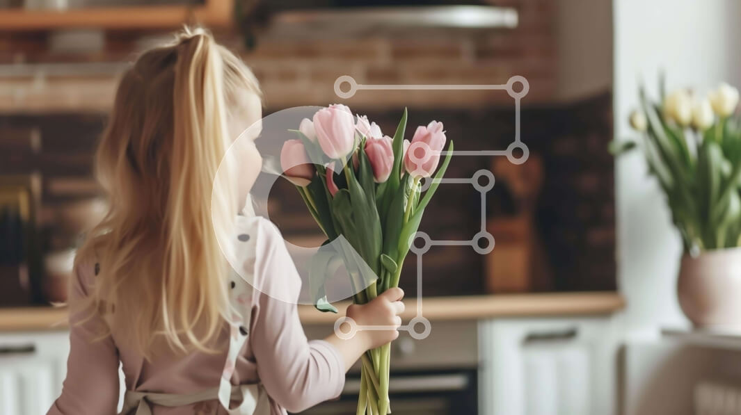 Intra Συλλεκτικό Ξύλινο Παζλ Plywood  4mm - Νεαρό κορίτσι που κρατά ροζ τουλίπες στην κουζίνα Σε Ξύλινο Κουτί - Διαστάσεις Puzzle: 10x10 cm – 25 κομμάτια