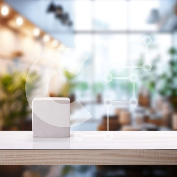 Intra Συλλεκτικό Ξύλινο Παζλ Plywood  4mm - Λευκός κύβος σε ξύλινο τραπέζι με θέα στην πόλη Σε Ξύλινο Κουτί - Διαστάσεις Puzzle: 10x10 cm – 25 κομμάτια