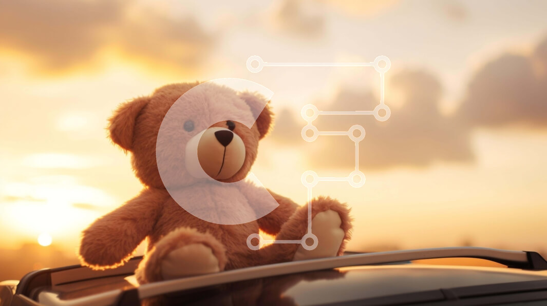 Intra Συλλεκτικό Ξύλινο Παζλ Plywood  4mm - Καφέ αρκουδάκι που κάθεται στη στέγη του αυτοκινήτου στο ηλιοβασίλεμα Σε Ξύλινο Κουτί - Διαστάσεις Puzzle: 10x10 cm – 25 κομμάτια