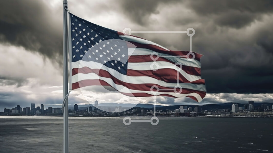 Intra Συλλεκτικό Ξύλινο Παζλ Plywood  4mm - Μεγάλη αμερικανική σημαία που πνέει μπροστά από τον ορίζοντα της πόλης και το νερό Σε Ξύλινο Κουτί - Διαστάσεις Puzzle: 10x10 cm – 25 κομμάτια