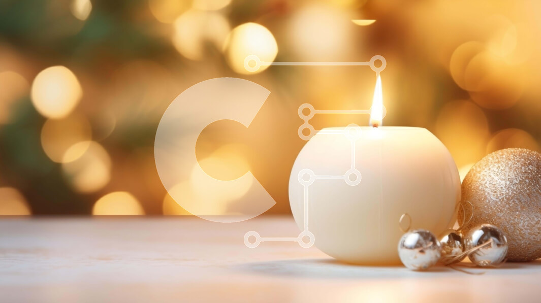 Intra Συλλεκτικό Ξύλινο Παζλ Plywood  4mm - Εορταστικές Χριστουγεννιάτικες διακοσμήσεις με κερί, καμπάνες και δέντρο Σε Ξύλινο Κουτί - Διαστάσεις: 10x10 cm – 25 κομμάτια