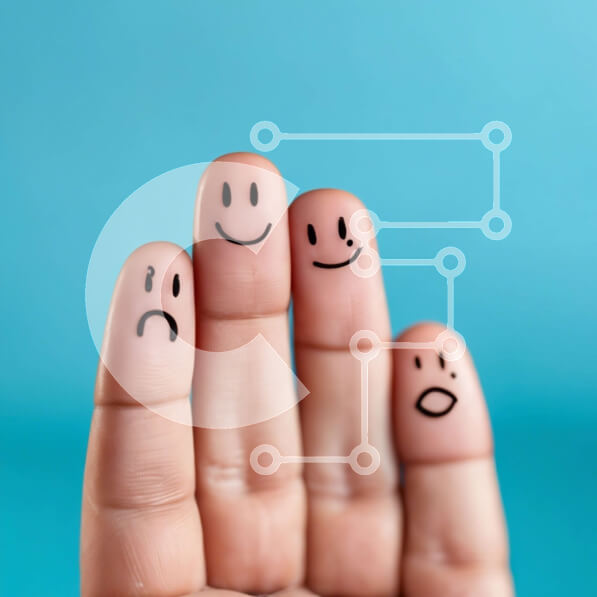 Intra Συλλεκτικό Ξύλινο Παζλ Plywood  4mm - Χέρι με χαμογελαστά πρόσωπα σε μπλε φόντο Σε Ξύλινο Κουτί - Διαστάσεις Puzzle: 10x10 cm – 25 κομμάτια