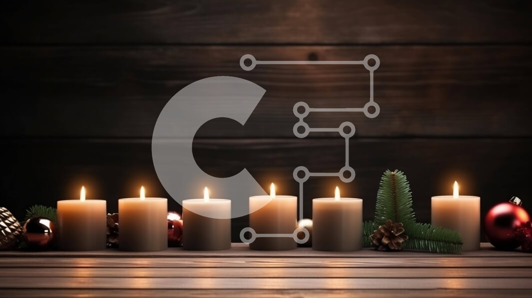 Intra Συλλεκτικό Ξύλινο Παζλ Plywood  4mm - Αναμμένα κεριά σε ξύλινο τραπέζι με χριστουγεννιάτικα στολίδια και κουκουνάρια Σε Ξύλινο Κουτί - Διαστάσεις: 10x10 cm – 25 κομμάτια