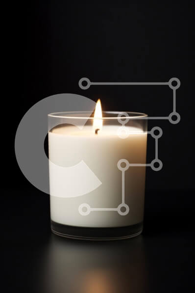 Intra Συλλεκτικό Ξύλινο Παζλ Plywood  4mm - Αναμμένο κερί σε άδειο ποτήρι σε μαύρο φόντο Σε Ξύλινο Κουτί - Διαστάσεις Puzzle: 10x10 cm – 25 κομμάτια