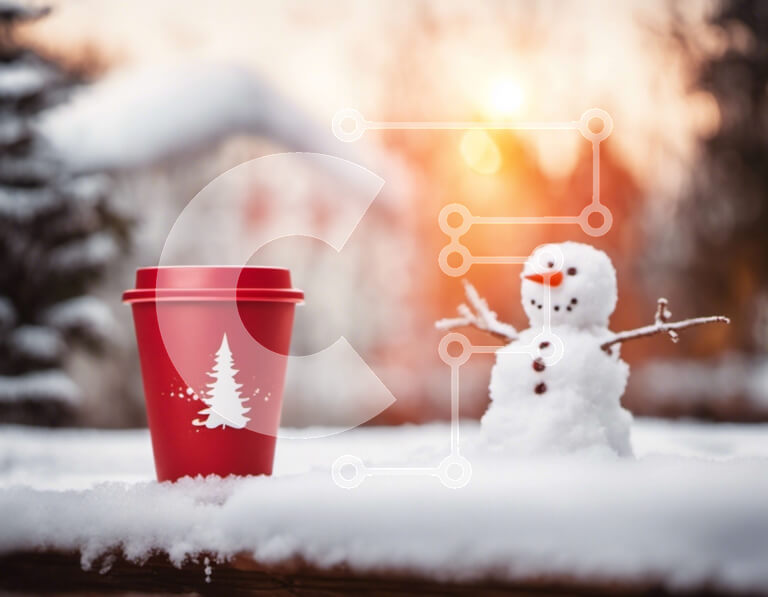 Intra Συλλεκτικό Ξύλινο Παζλ Plywood  4mm - Κόκκινο φλιτζάνι καφέ και χιονάνθρωπος τη χιονισμένη χειμερινή ημέρα Σε Ξύλινο Κουτί - Διαστάσεις Puzzle: 10x10 cm – 25 κομμάτια