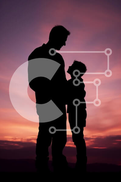 Intra Συλλεκτικό Ξύλινο Παζλ Plywood  4mm - Σιλουέτα του άνδρα και του παιδιού που απολαμβάνουν το ηλιοβασίλεμα μαζί Σε Ξύλινο Κουτί - Διαστάσεις Puzzle: 10x10 cm – 25 κομμάτια