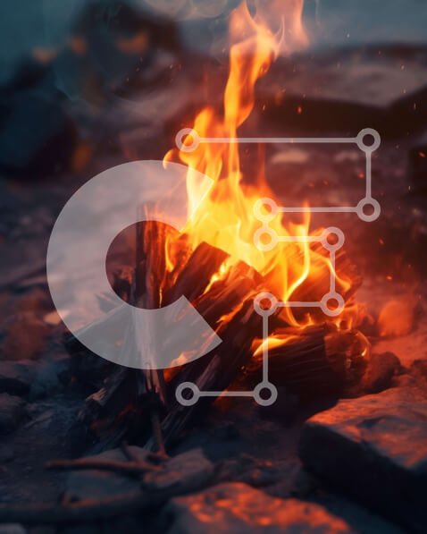 Intra Συλλεκτικό Ξύλινο Παζλ Plywood  4mm - Φωτιά στην παραλία τη νύχτα με το Driftwood και τους βράχους Στοκ Φωτογραφία Σε Ξύλινο Κουτί - Διαστάσεις Puzzle: 10x10 cm – 25 κομμάτια