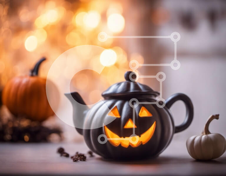 Intra Συλλεκτικό Ξύλινο Παζλ Plywood  4mm - Μαύρη τσαγιέρα με θέμα το Halloween με σκαλίσματα κολοκύθας Σε Ξύλινο Κουτί - Διαστάσεις: 10x10 cm – 25 κομμάτια