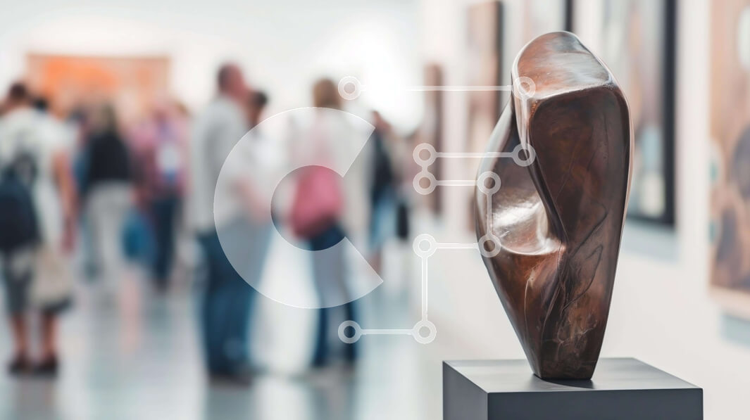 Intra Συλλεκτικό Ξύλινο Παζλ Plywood  4mm - Άνθρωποι στην Πινακοθήκη με Ξύλινα Γλυπτά Σε Ξύλινο Κουτί - Διαστάσεις Puzzle: 10x10 cm – 25 κομμάτια