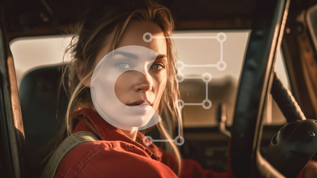 Intra Συλλεκτικό Ξύλινο Παζλ Plywood  4mm - Εκπληκτική φωτογραφία γυναίκας που οδηγεί αυτοκίνητο στην έρημο στο ηλιοβασίλεμα Σε Ξύλινο Κουτί - Διαστάσεις Puzzle: 10x10 cm – 25 κομμάτια