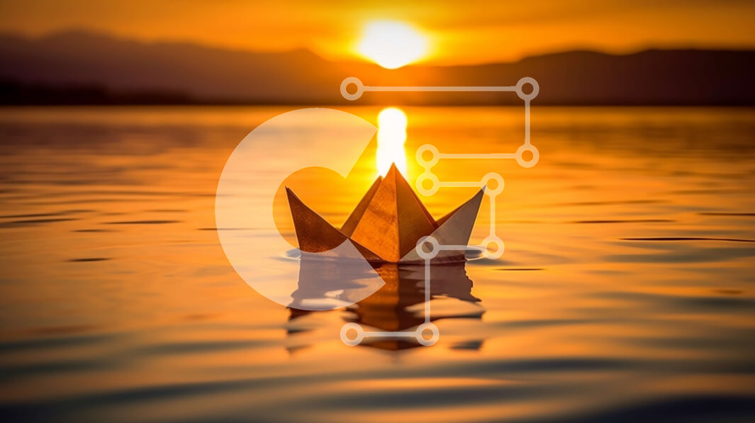 Intra Συλλεκτικό Ξύλινο Παζλ Plywood  4mm - Γαλήνια σκηνή μιας χάρτινης βάρκας που επιπλέει στο ηλιοβασίλεμα Σε Ξύλινο Κουτί - Διαστάσεις Puzzle: 10x10 cm – 25 κομμάτια