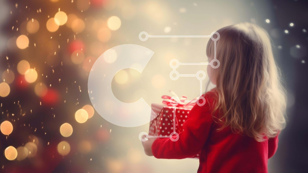 Intra Συλλεκτικό Ξύλινο Παζλ Plywood  4mm - Νεαρό κορίτσι με ξετυλιγμένο κουτί δώρου μπροστά από το χριστουγεννιάτικο δέντρο Σε Ξύλινο Κουτί - Διαστάσεις: 10x10 cm – 25 κομμάτια