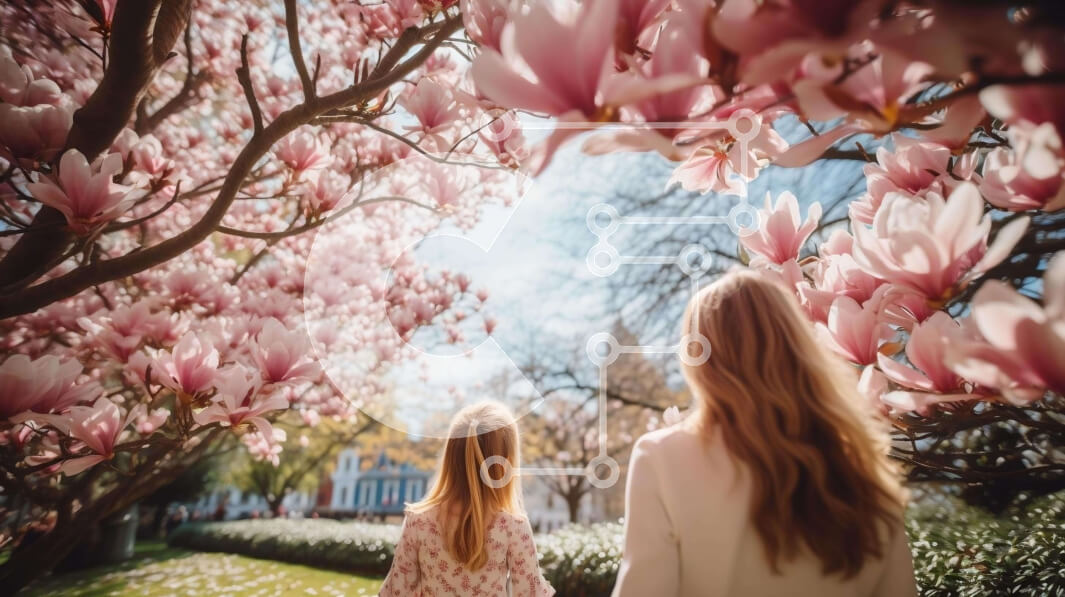 Intra Συλλεκτικό Ξύλινο Παζλ Plywood  4mm - Δύο νεαρά κορίτσια που περπατούν σε ένα πάρκο με ροζ δέντρα Magnolia Σε Ξύλινο Κουτί - Διαστάσεις Puzzle: 10x10 cm – 25 κομμάτια