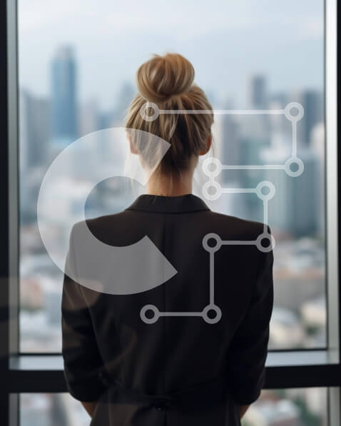 Intra Συλλεκτικό Ξύλινο Παζλ Plywood  4mm - Γυναίκα που κοιτάζει έξω από το παράθυρο κτιρίου γραφείων Σε Ξύλινο Κουτί - Διαστάσεις Puzzle: 10x10 cm – 25 κομμάτια