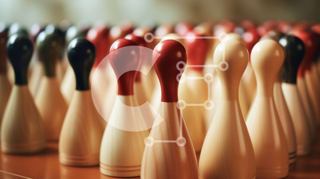 Intra Συλλεκτικό Ξύλινο Παζλ Plywood  4mm - Πολύχρωμες ξύλινες καρφίτσες σε ένα φθαρμένο ξύλινο τραπέζι Σε Ξύλινο Κουτί - Διαστάσεις: 10x10 cm – 25 κομμάτια