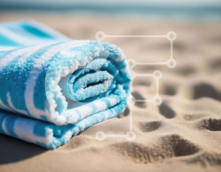 Intra Συλλεκτικό Ξύλινο Παζλ Plywood  4mm - Μπλε πετσέτα θαλάσσης σε αμμώδη επιφάνεια Σε Ξύλινο Κουτί - Διαστάσεις: 10x10 cm – 25 κομμάτια