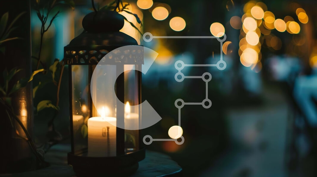 Intra Συλλεκτικό Ξύλινο Παζλ Plywood  4mm - Φανάρι υπό το φως των κεριών σε υπαίθριο τραπέζι το βράδυ Σε Ξύλινο Κουτί - Διαστάσεις Puzzle: 10x10 cm – 25 κομμάτια