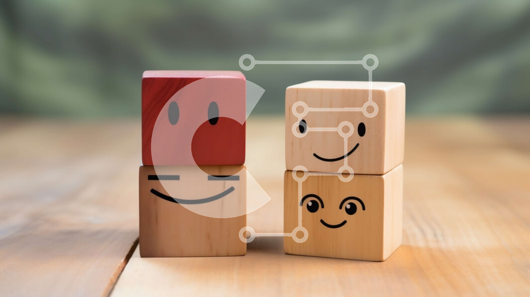 Intra Συλλεκτικό Ξύλινο Παζλ Plywood  4mm - Smiley Faces Ξύλινα Μπλοκ σε πράσινο φόντο Σε Ξύλινο Κουτί - Διαστάσεις Puzzle: 10x10 cm – 25 κομμάτια