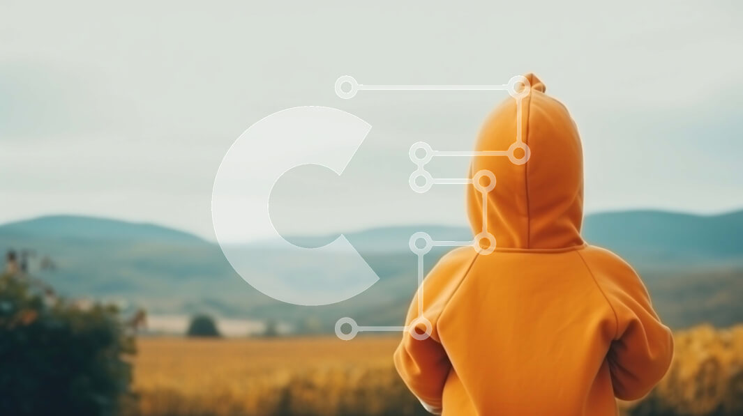 Intra Συλλεκτικό Ξύλινο Παζλ Plywood  4mm - Παιδί με πορτοκαλί φούτερ που κοιτάζει το τοπίο στην εξοχή Σε Ξύλινο Κουτί - Διαστάσεις: 10x10 cm – 25 κομμάτια