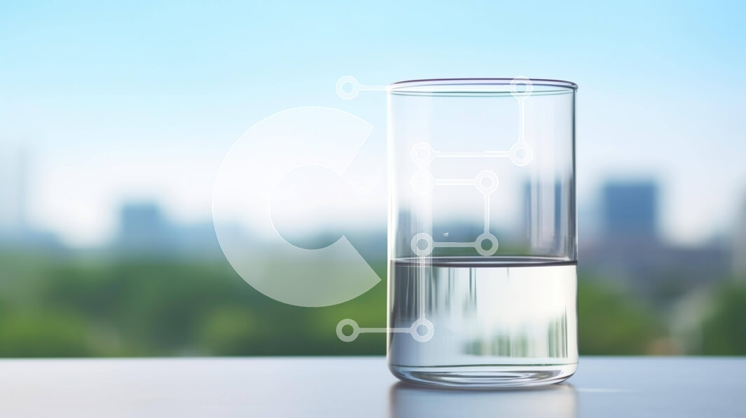 Intra Συλλεκτικό Ξύλινο Παζλ Plywood  4mm - Διαυγές γυαλί γεμάτο νερό σε φόντο αστικού τοπίου Σε Ξύλινο Κουτί - Διαστάσεις: 10x10 cm – 25 κομμάτια