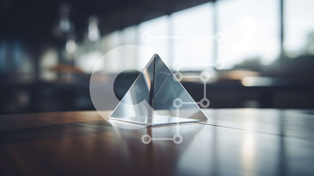 Intra Συλλεκτικό Ξύλινο Παζλ Plywood  4mm - Καθαρό αντικείμενο πυραμίδας σε ξύλινο τραπέζι Σε Ξύλινο Κουτί - Διαστάσεις: 10x10 cm – 25 κομμάτια