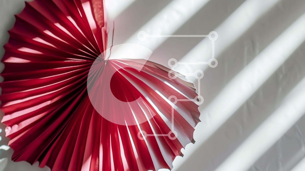 Intra Συλλεκτικό Ξύλινο Παζλ Plywood  4mm - Κόκκινο χάρτινο γλυπτό σε σχήμα καρδιάς σε λευκό φόντο Σε Ξύλινο Κουτί - Διαστάσεις Puzzle: 10x10 cm – 25 κομμάτια