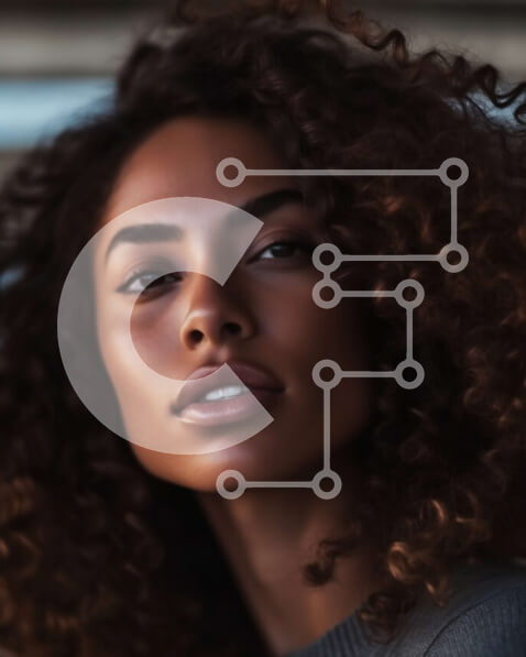 Intra Συλλεκτικό Ξύλινο Παζλ Plywood  4mm - Όμορφο πορτρέτο μιας γυναίκας με σγουρά μαύρα μαλλιά και καστανά μάτια Σε Ξύλινο Κουτί - Διαστάσεις Puzzle: 10x10 cm – 25 κομμάτια