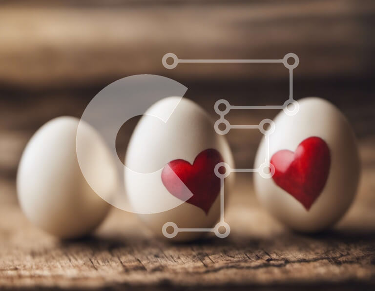 Intra Συλλεκτικό Ξύλινο Παζλ Plywood  4mm - Πολύχρωμα πασχαλινά αυγά με σχέδια καρδιά Σε Ξύλινο Κουτί - Διαστάσεις: 10x10 cm – 25 κομμάτια