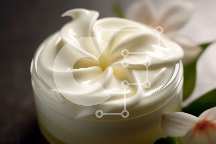 Intra Συλλεκτικό Ξύλινο Παζλ Plywood  4mm - Εικόνα υψηλής ποιότητας λευκού βάζου κρέμας με λευκό λουλούδι σε σκούρα ξύλινη επιφάνεια Σε Ξύλινο Κουτί - Διαστάσεις Puzzle: 10x10 cm – 25 κομμάτια