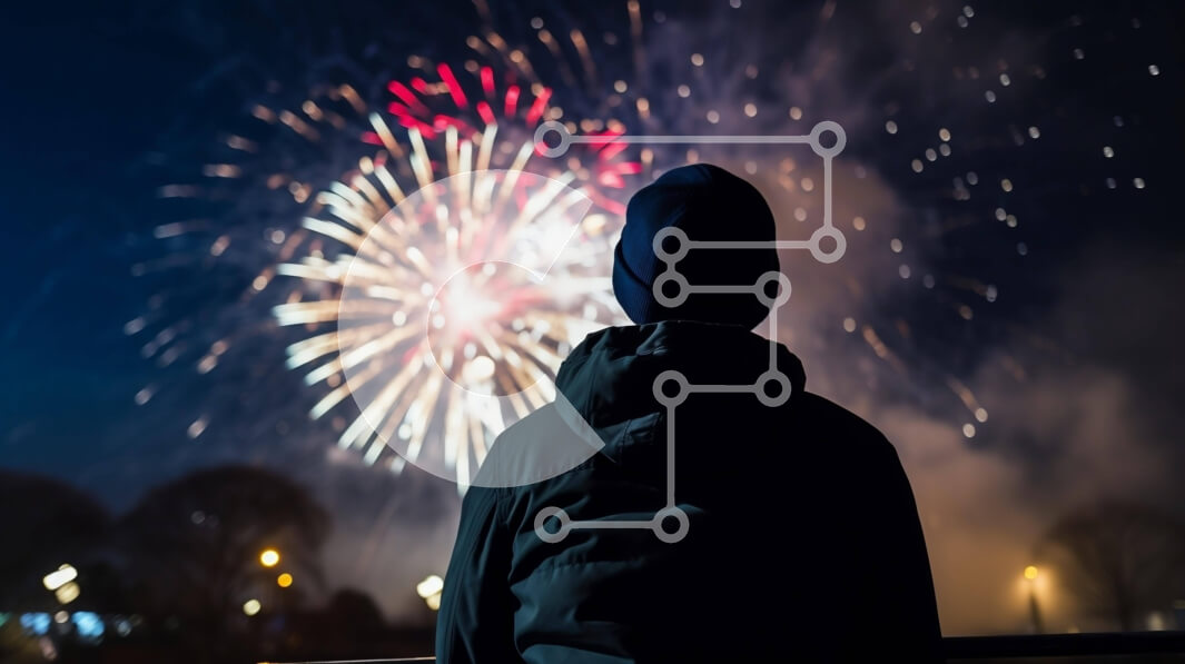 Intra Συλλεκτικό Ξύλινο Παζλ Plywood  4mm - Άτομο που παρακολουθεί πυροτεχνήματα στον νυχτερινό ουρανό Σε Ξύλινο Κουτί - Διαστάσεις: 10x10 cm – 25 κομμάτια