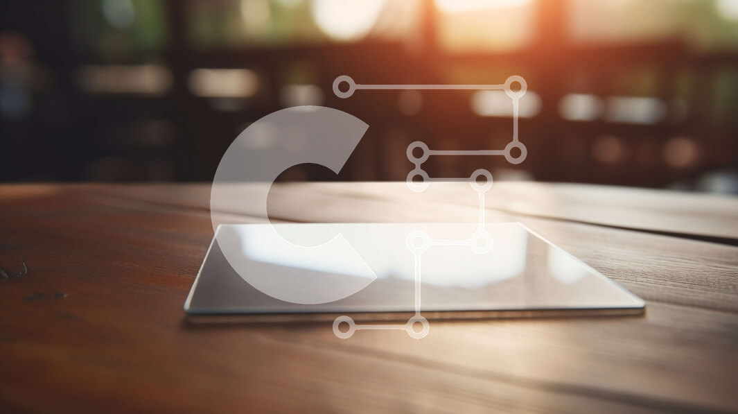 Intra Συλλεκτικό Ξύλινο Παζλ Plywood  4mm - Επίπεδο γυάλινο αντικείμενο σε ξύλινο τραπέζι Σε Ξύλινο Κουτί - Διαστάσεις Puzzle: 10x10 cm – 25 κομμάτια