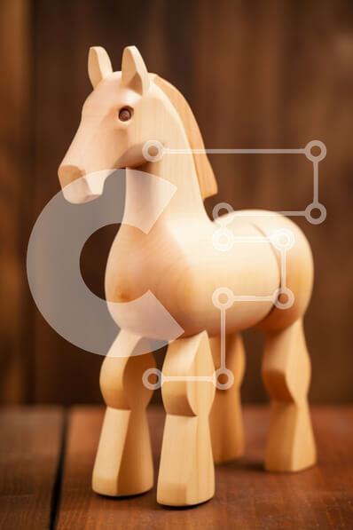 Intra Συλλεκτικό Ξύλινο Παζλ Plywood  4mm - Όμορφη εικόνα ενός ξύλινου παιχνιδιού αλόγων σε μια ξύλινη επιφάνεια Σε Ξύλινο Κουτί - Διαστάσεις: 10x10 cm – 25 κομμάτια