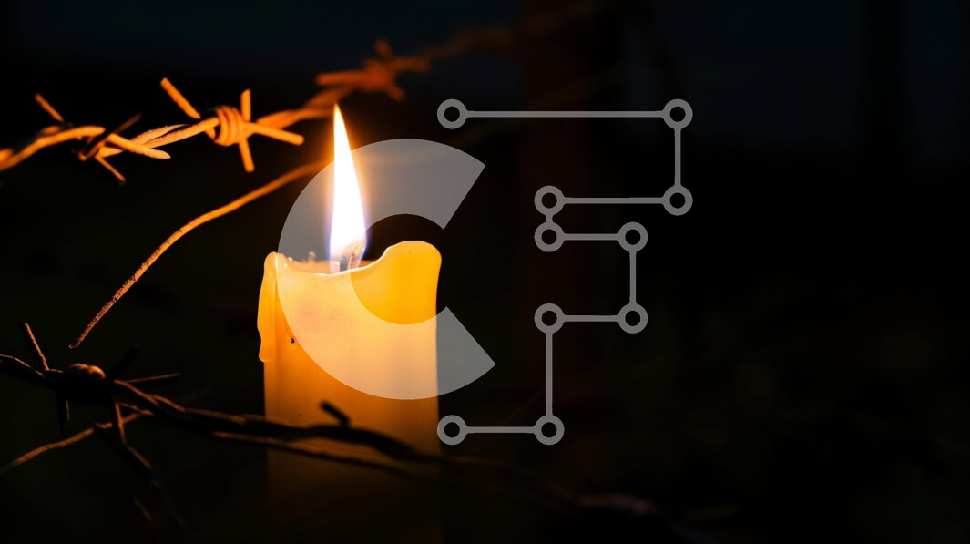 Intra Συλλεκτικό Ξύλινο Παζλ Plywood  4mm - Αναμμένο κερί ενάντια στα συρματοπλέγματα στο σκοτάδι Σε Ξύλινο Κουτί - Διαστάσεις Puzzle: 10x10 cm – 25 κομμάτια